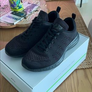 APL Techloom PRO. Unisex. Men 7.5. Women 9.